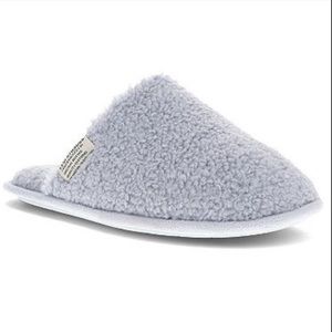 Levi’s sherpa slippers